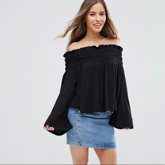 💜2/40$💜 Black off the shoulder top - Picture 2 of 3